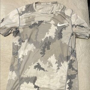 Nike Pro Men's Shirt - Gray Camo